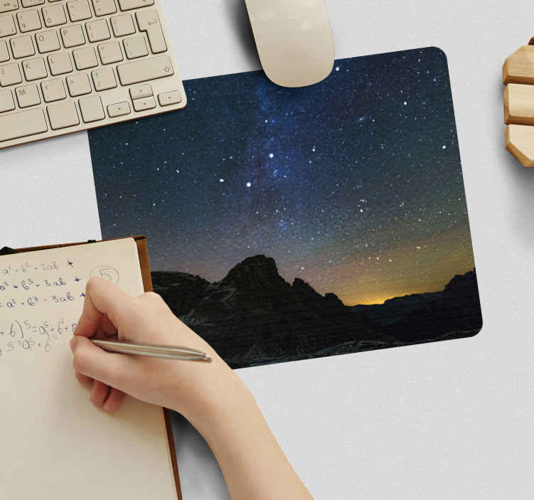 Tapis de souris carte du monde vue de montagne étoilée - TenStickers