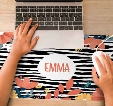 带花和命名鼠标垫的斑马图案 - TenStickers