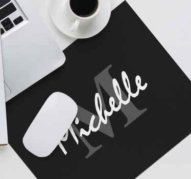 tapis de souris Initiale noire personnalisée - TenStickers