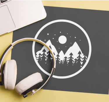 çam ağaçları ve çim mouse pad ile dağlar - TenStickers