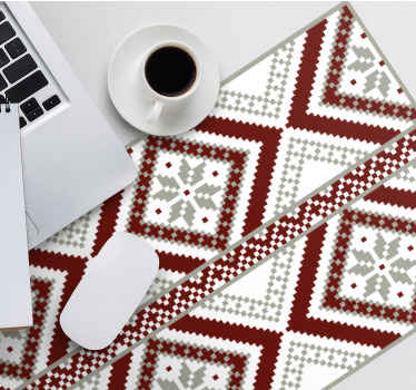Decore sua mesa com vibrações natalinas com este tapete de rato original vermelho e cinza com flocos de neve nórdicos! Peça agora e ele chegará em nenhum momento.