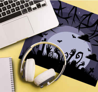 Skummel kirkegård med månen bak seg musematte original - Tenstickers