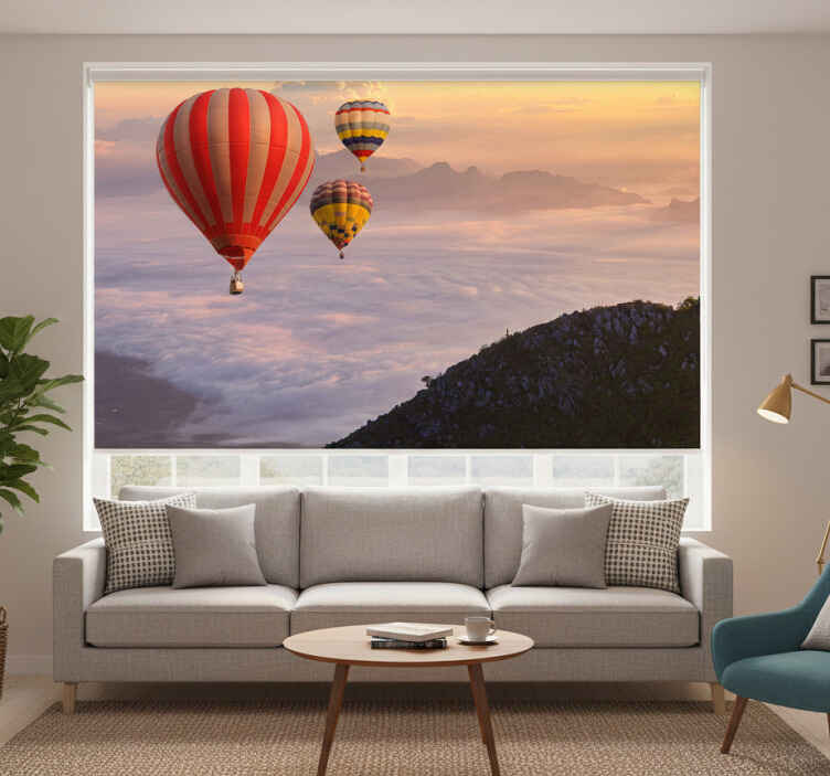 Living room roller blind hot air balloons in the sky - TenStickers