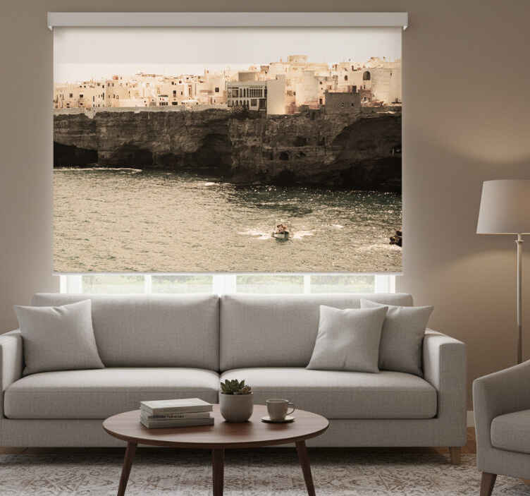 Estore de rolo para sala paisagem do mar de polignano - TenStickers