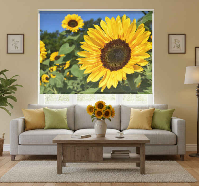 Persiana enrollable salón hermoso girasol en primer plano - TenVinilo