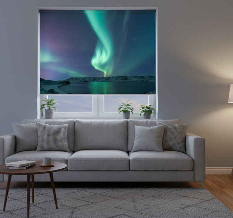 Rullegardin stue fantastisk nordlys over øy - Tenstickers