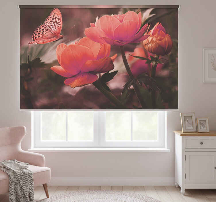 Blind bedroom with pink butterflies on roses - TenStickers
