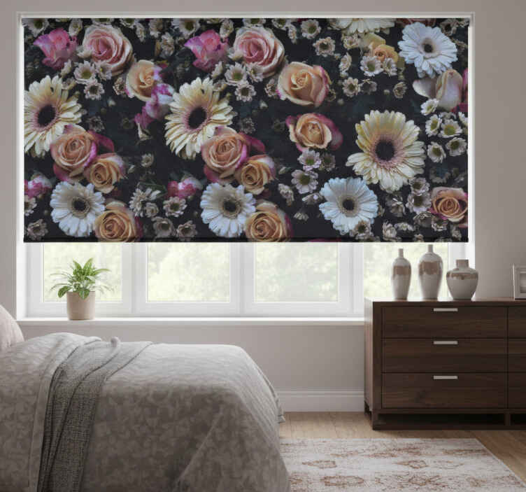 Blind bedroom with elegant style big flowers - TenStickers