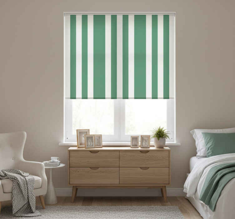 Blind bedroom in white and pistachio green stripes - TenStickers
