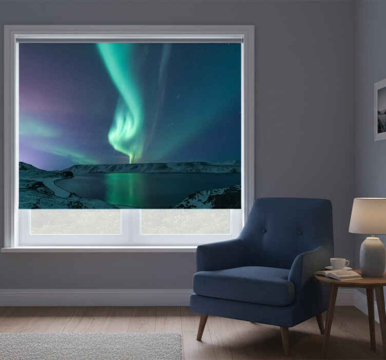 Rullgardin sovrum fantastiskt nordljus över ö - Tenstickers