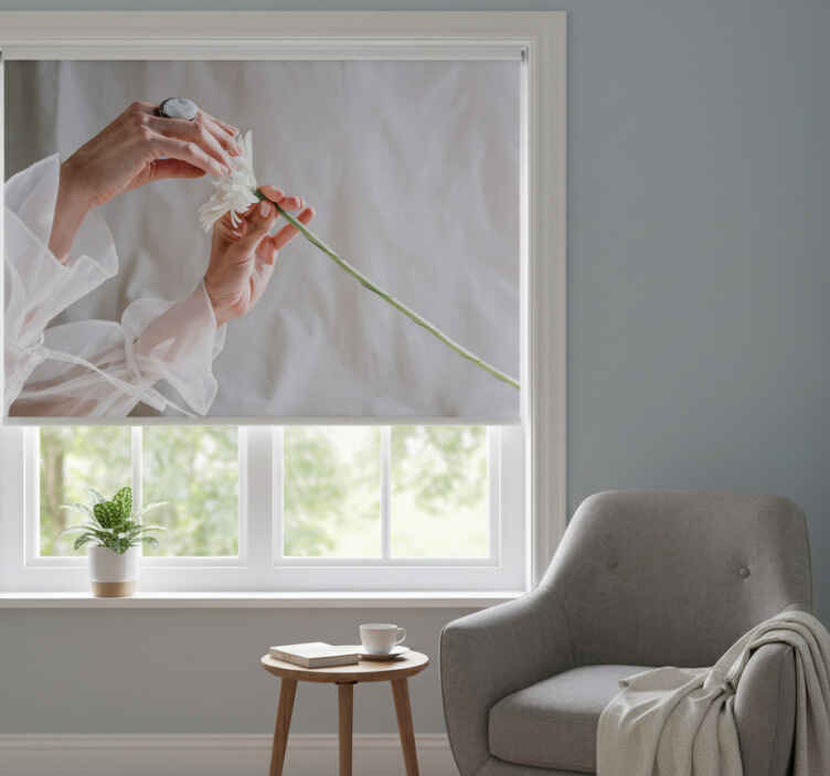 White roller blind with artistic floral design - TenStickers