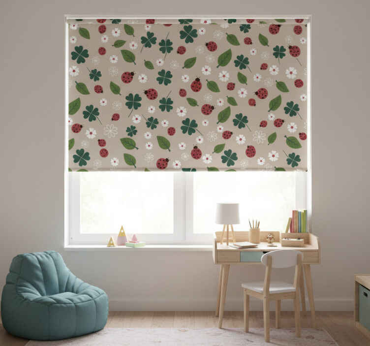 Children room roller blind with ladybug leaves - TenStickers