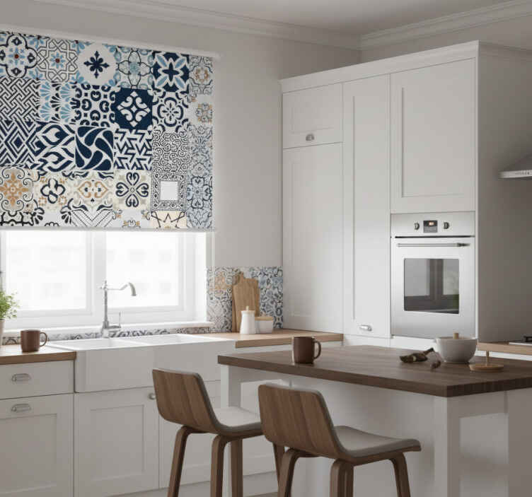 Roller blind for kitchen window in blue tiles - TenStickers