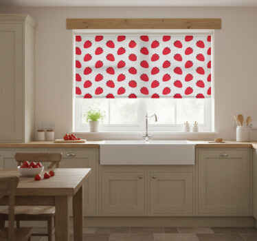 Rollo fenster küche mit rotem beerenmuster - TenStickers