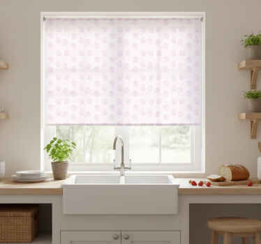 Cortina roller cocina patrón de fresas sobre rosa - TenVinilo