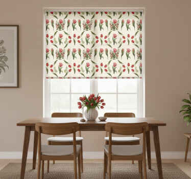 Rullegardin spisestue vår med røde tulipaner - Tenstickers