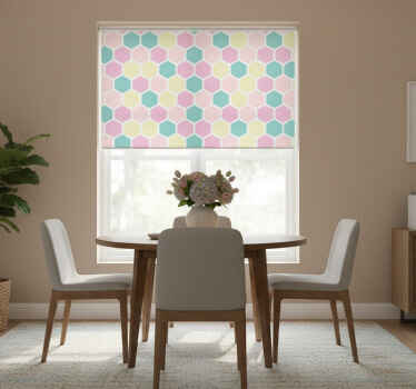 Rullegardin spisestue geometrisk mønster og pastellfarger - Tenstickers