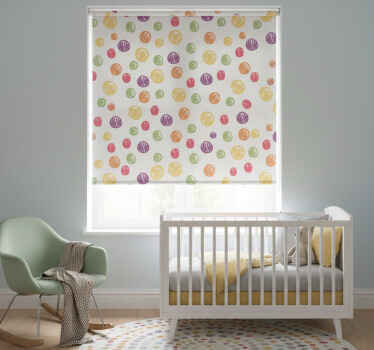 Cortina roller infantil estampado de lunares coloridos - TenVinilo