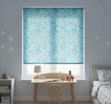 Estor enrollable infantil nave espacial sobre un cielo azul - TenVinilo