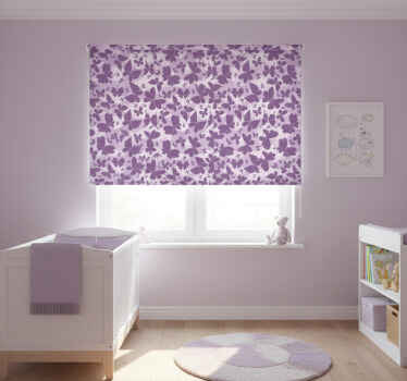 Tenda a rullo cameretta motivo farfalle viola cielo nuvoloso - TenStickers