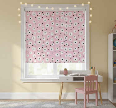 Rollo fenster kinderzimmer mit pinkem blütenpunktmuster - TenStickers