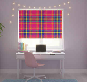 Cortina roller juvenil patrón de cuadros coloridos - TenVinilo