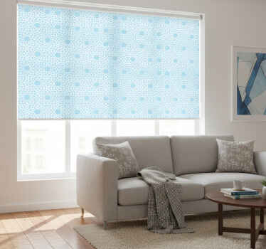 Cortina roller moderno patrón geométrico azul y blanco - TenVinilo