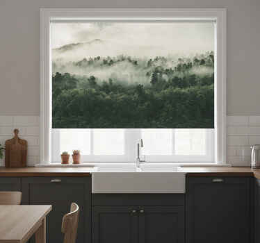 Estore de rolo para cozinha floresta com névoa acima - TenStickers