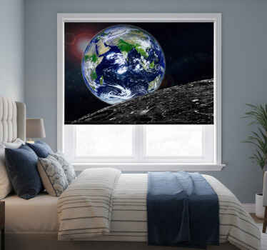 Black roller blind with orbital view - TenStickers