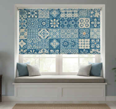 Niebieska roleta w okrągłe mozaikowe wzory - TenStickers