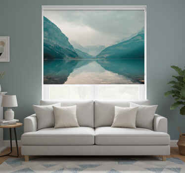 Rolgordijn woonkamer rustgevend waterlandschap - TenStickers