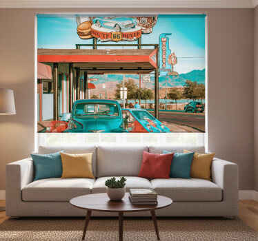 Rolgordijn woonkamer een restaurant en auto’s - TenStickers