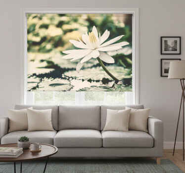 Rolgordijn woonkamer witte lotus op het meer - TenStickers