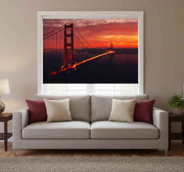 Rolgordijn woonkamer golden gate met rode lucht - TenStickers