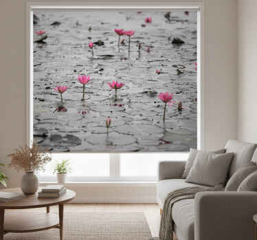 Rolgordijn woonkamer loto bloemen op water grijswaarden - TenStickers