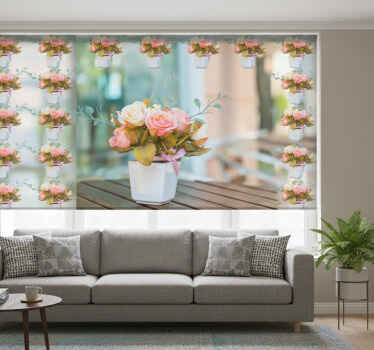 Rolgordijn woonkamer rozen op tafel - TenStickers