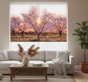 Rolgordijn woonkamer roze landschap met bloemen - TenStickers