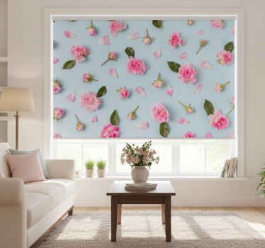 Rolgordijn woonkamer verschillende rozen blauwe achtergrond - TenStickers