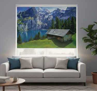 Rolgordijn woonkamer cabin bij het meer en bergen - TenStickers