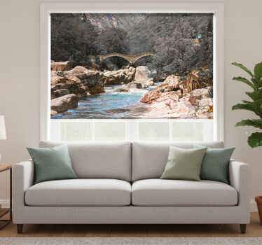 Rolgordijn woonkamer rivier in het bos met stenen brug - TenStickers