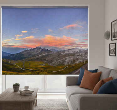 Rolgordijn woonkamer prachtige zonsondergang in de bergen - TenStickers