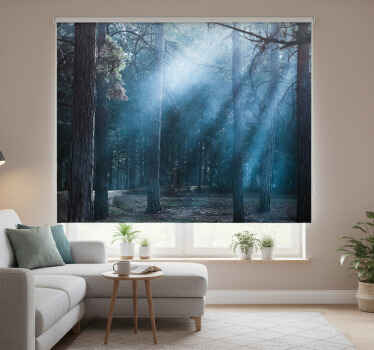 Rolgordijn woonkamer "natuur" schemering in het bos - TenStickers
