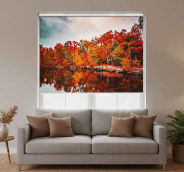 Rolgordijn woonkamer herfstbosreflectie in meer - TenStickers