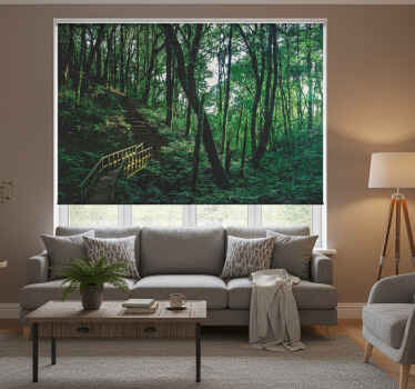 Rolgordijn woonkamer prachtig groen bomenlandschap - TenStickers