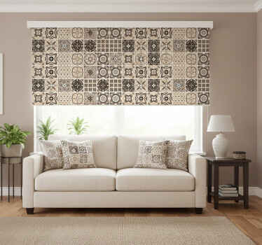 Estore de rolo bege com padrão de azulejos geométricos - TenStickers