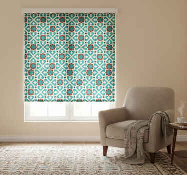 Estor enrollable habitación suelo de baldosas marrones - TenVinilo