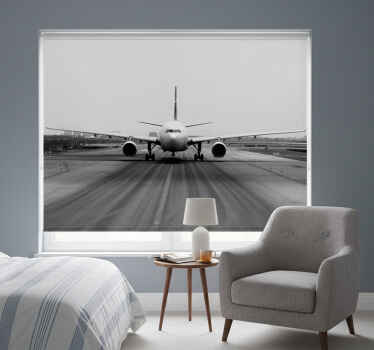 Grå rullegardin flyvemaskine på landingsbanen - TenStickers