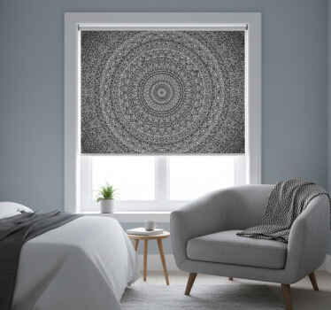Toile fenêtre chambre mandala en niveaux de gris - TenStickers