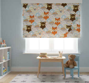 Cortina roller infantil diseño de patchwork de oso y zorro - TenVinilo
