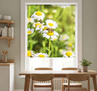 Toile fenêtre cuisine champ de fleurs - TenStickers